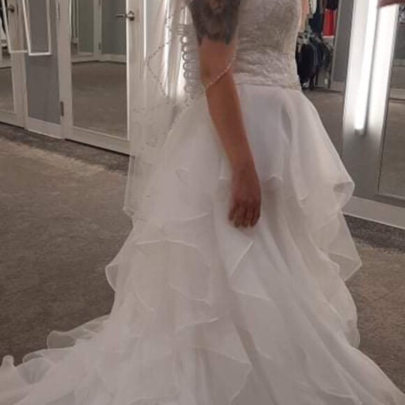 Wedding Dress! - Picture 5 of 7